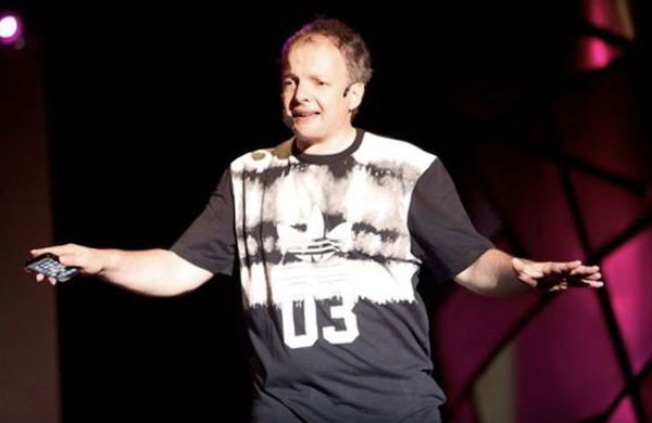 Il comico Dado picchiato dallo stalker della figlia: «Facciamo qualcosa contro i bulli»