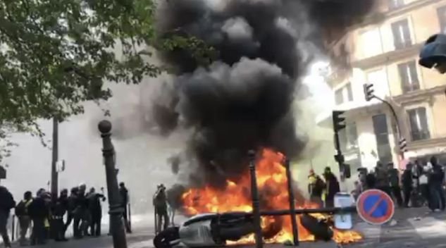 Parigi, nuovi scontri per le manifestazioni dei gilet gialli
