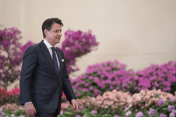 Giuseppe Conte sulla Libia non sta dalla parte né di Haftar, né di Serraj