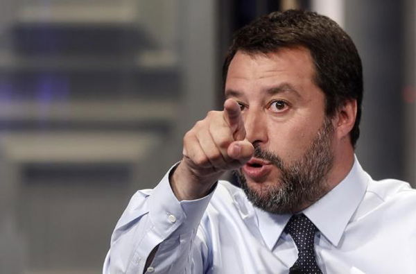 Lega-M5S, Giorgetti chiama Berlusconi: «Siamo a un passo, crolla tutto»