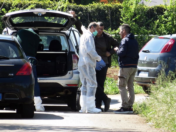 Il piccolo Gabriel strangolato perché disturbava i genitori che si erano appartati