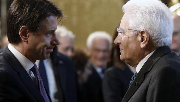 Sergio Mattarella tira le orecchie a Conte sui decreti bloccati