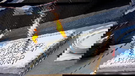 La torta per festeggiare i sei mesi di chiusura della stazione metro Repubblica di Roma article-post