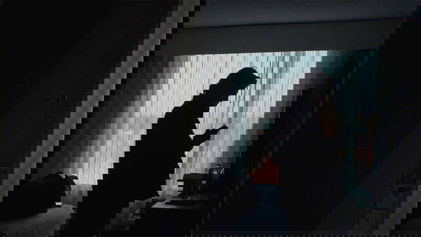 The Brink – Sull’orlo dell’abisso: Recensione, Steve Bannon Docet