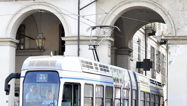 Marocchino disabile insultato sul tram: «Tornatene al tuo paese»