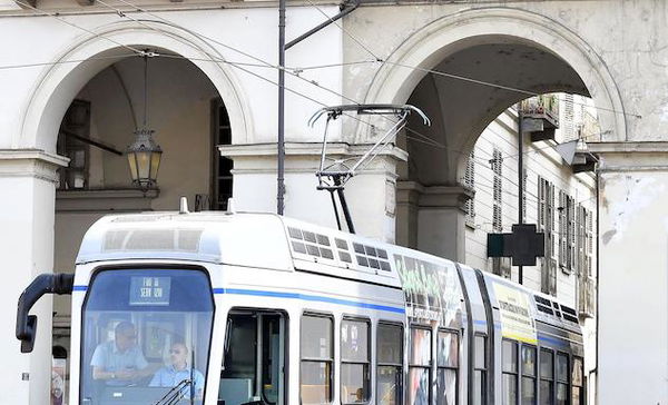 Marocchino disabile insultato sul tram: «Tornatene al tuo paese»
