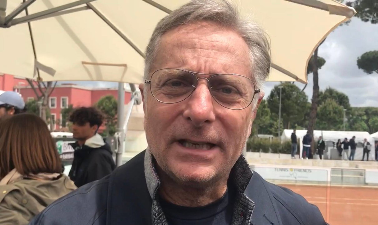 Paolo Bonolis intervista su De Rossi e il successo di “Ciao Darwin” | ESCLUSIVA article-post