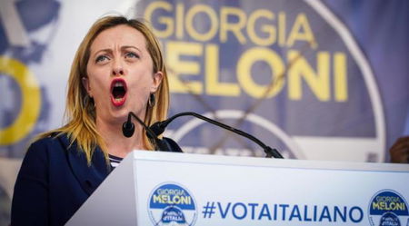 Giorgia Meloni trova accordi con Ungheria e Polonia sul blocco navale, ma dimentica di non essere al governo article-post