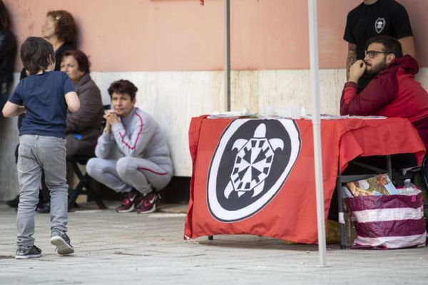 Fratelli d’Italia e CasaPound litigano a Casal Bruciato su chi stia speculando di più