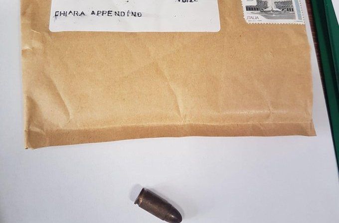 Nuove minacce per Chiara Appendino: ricevuta una busta con un proiettile