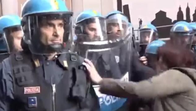 picchiata da polizia