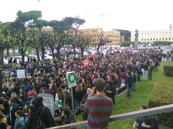 Per la prima volta, Di Maio parla di «tensione sociale palpabile» facendo appello alla Lega