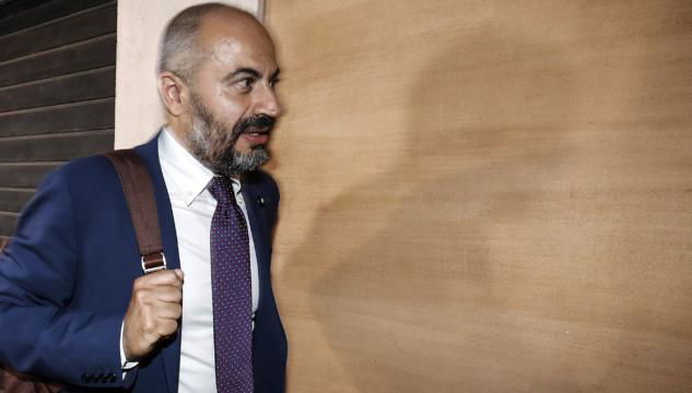 Dimissioni Paragone