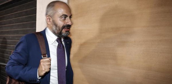 Paragone consegnerà le sue dimissioni da parlamentare a Luigi Di Maio