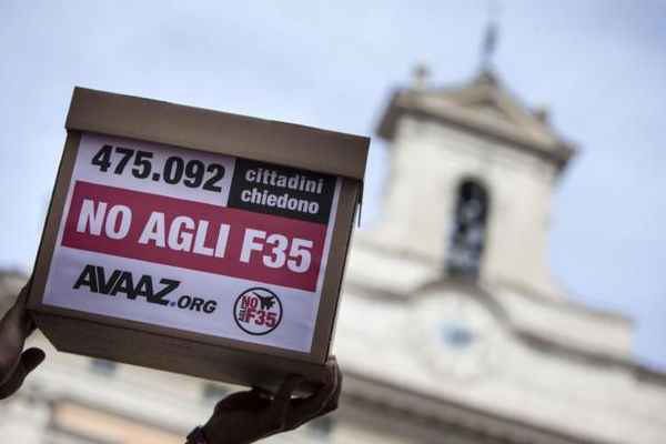 Ricordate le battaglie di Di Battista&Co. contro gli F35? Il ministro Trenta annuncia l’acquisto di altri 28