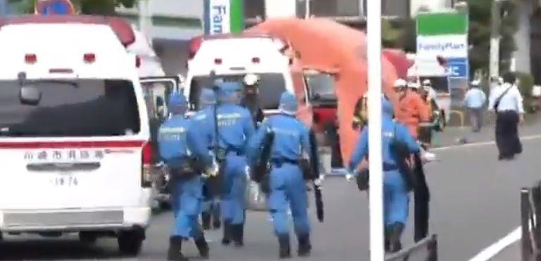 Attentato in Giappone, 17 persone accoltellate a una fermata del bus. Muore una bambina