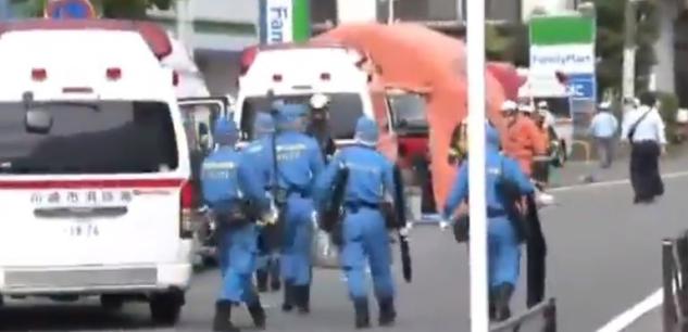 Attentato in Giappone, 17 persone accoltellate a una fermata del bus. Morti una bambina e un uomo article-post
