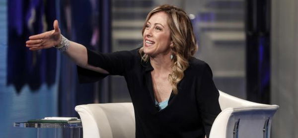 Giorgia Meloni vuole abolire immediatamente il reddito di cittadinanza