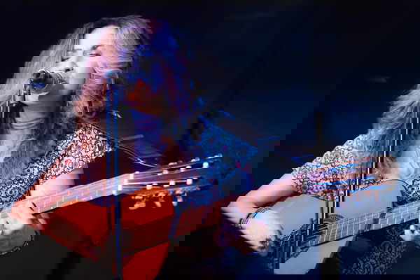 Gisella Cozzo: La regina degli spot televisivi torna con “This is it”