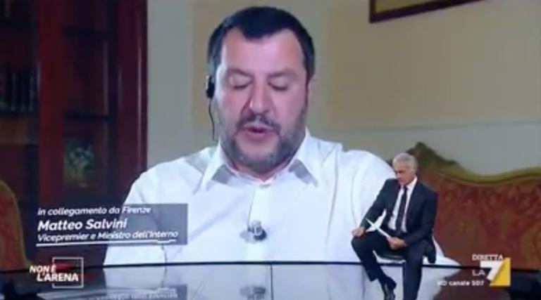 La scoperta di Salvini in diretta da Giletti: la Sea Watch è sbarcata | VIDEO