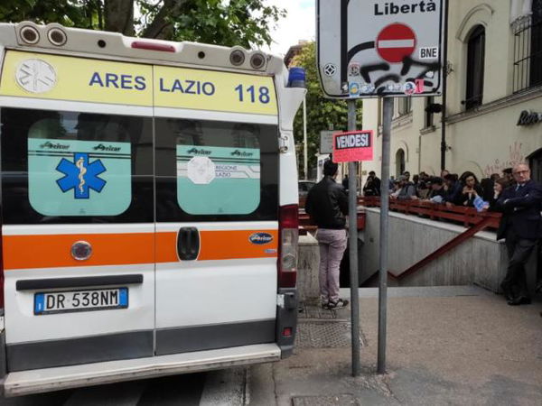 Metro A chiusa, una donna muore incastrata sui binari a Lepanto | VIDEO