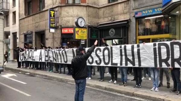Daspo per otto ultras della Lazio che esposero lo striscione che inneggiava a Mussolini