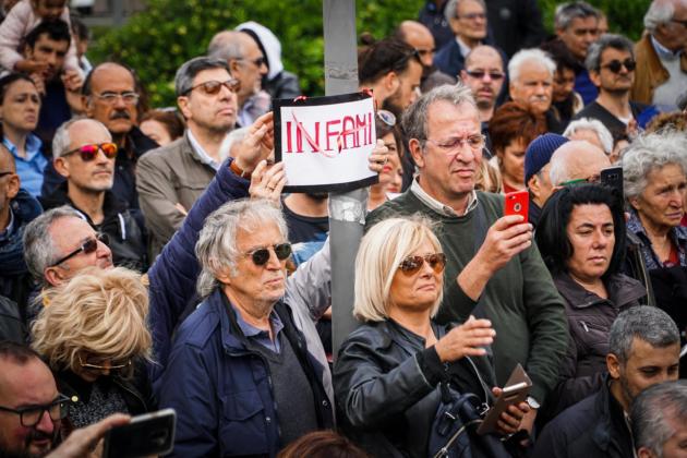 Napoli, nel primo giorno di coma nessuno del governo è andato da Noemi article-post