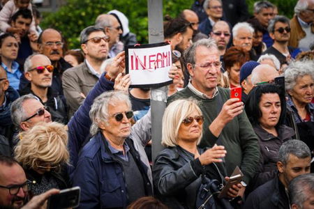 Napoli, nel primo giorno di coma nessuno del governo è andato da Noemi article-post