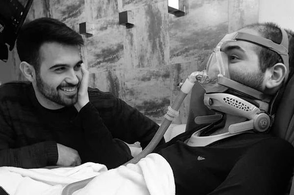 Gli assurdi insulti social contro il malato di SLA più giovane d’Europa