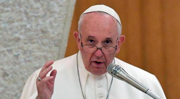 Papa Francesco: «È un’incongruenza parlare di matrimoni omosessuali»