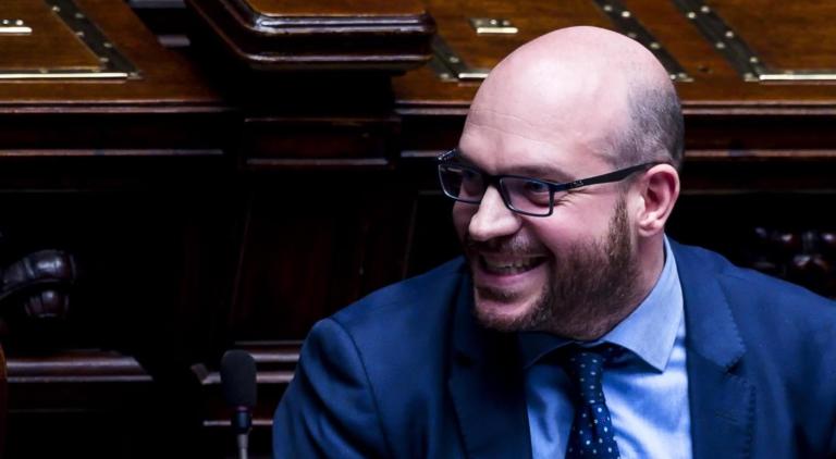 C’è il Pride a Modena e il ministro leghista Fontana sostiene la ‘processione di riparazione’ | VIDEO