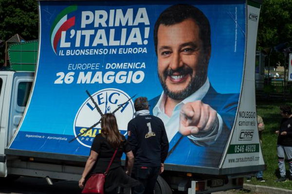 Prima la campagna elettorale: sui social la lunga fuga di Salvini dal Viminale