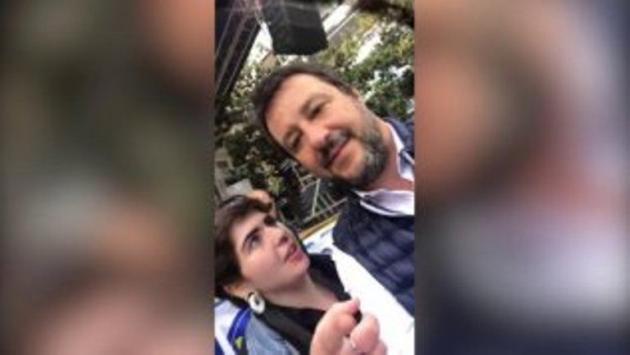 «Non siamo più terroni di me**a» e Salvini fa sequestrare il telefono di una ragazza dalla Digos | VIDEO article-post
