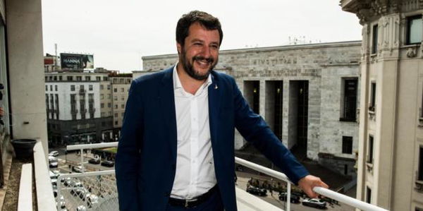 Salvini parla di censura contro Altaforte, dimenticando lo striscione contro la Lega fatto rimuovere a Salerno