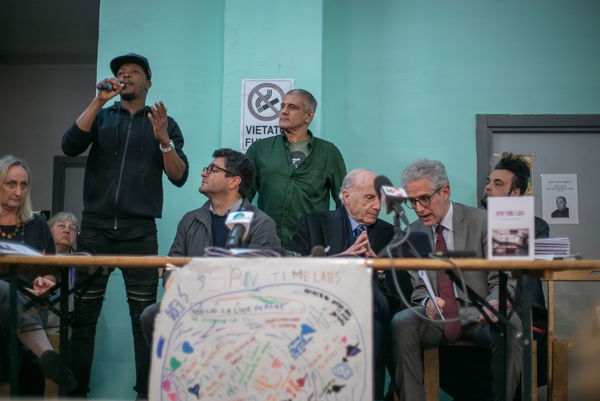 Roma, palazzo occupato: «Non possiamo pagare le bollette a causa di una legge approvata dal governo Renzi» | VIDEO