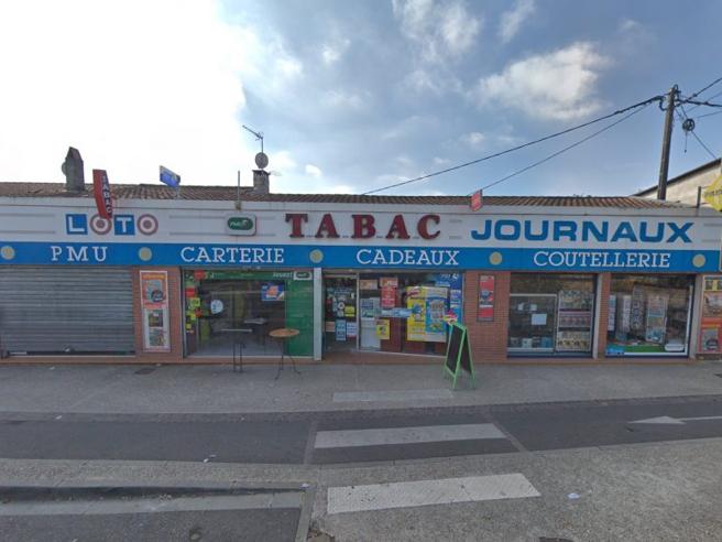 Tolosa, uomo prende in ostaggio alcuni clienti di un bar e spara alla Polizia: «Sono il braccio armato dei gilet gialli» article-post