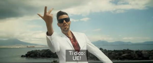 Il Parlamento Europeo spiega cos’è l’UE con una canzone neomelodica | VIDEO