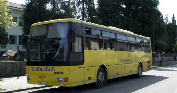 Treviso, bambino di colore vittima dei bulli sullo scuolabus: «I negri si siedono avanti»