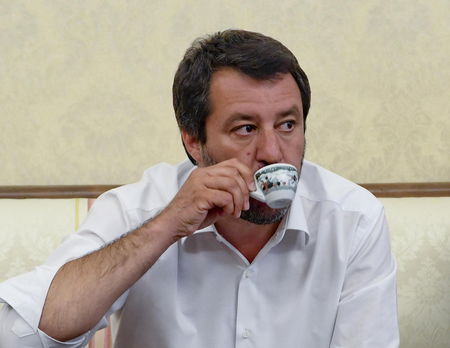 Il decreto-bis di Salvini sulla sicurezza con multe da 5000 euro per ogni migrante salvato dalle ong article-post