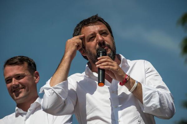 Salvini toglie a Toninelli lo stop all’ingresso nelle acque italiane e lo intesta al Viminale