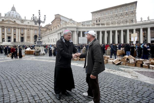 L’elemosiniere del Papa replica a Salvini con un sorriso: «Pagherò io anche le sue bollette» article-post