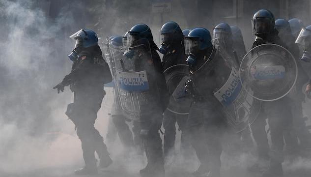 Genova, si fanno avanti i poliziotti che hanno picchiato Stefano Origone