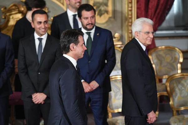 Governo al bivio: il decreto sicurezza, anche se modificato, non va bene. E Conte tira in ballo Mattarella