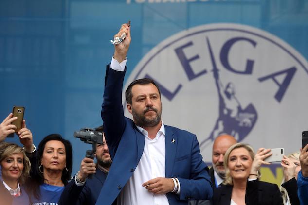 Civiltà Cattolica contro Matteo Salvini: «No a rosari in politica, cristiani si indignino» article-post