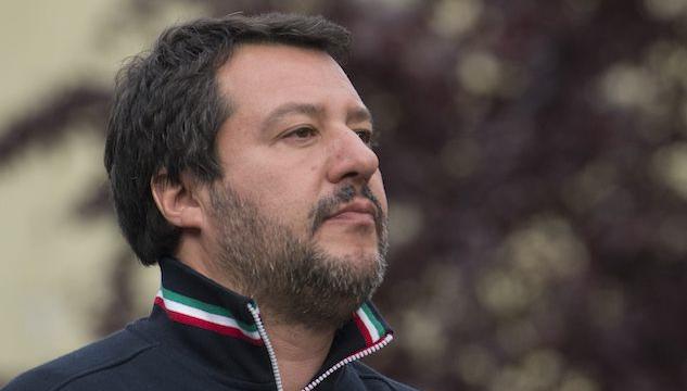 Matteo Salvini e l'obiquità: tutto grazie alle "Ferrari del Cielo" in dotazione del Ministero