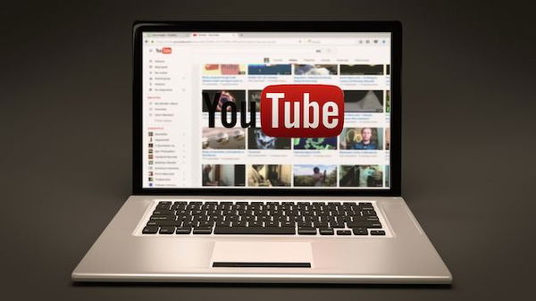 La denuncia: YouTube suggerisce video con falsi rimedi contro il cancro