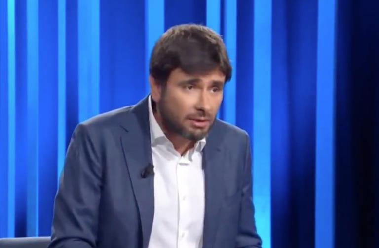 Di Battista: «Il libricino che ho scritto non farà cadere il governo»