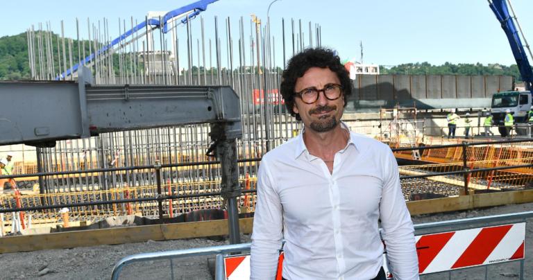 Alitalia, Toninelli e il M5S contro la Lega: «Noi con le vittime di Genova, loro avvocati dei Benetton»