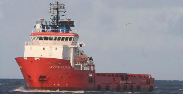 Nave commerciale italiana soccorre 50 migranti e si dirige verso Lampedusa