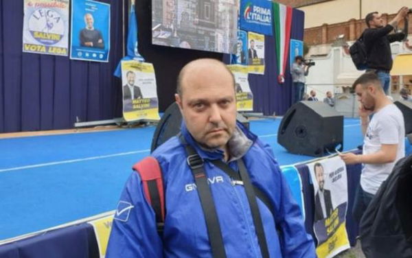Aversa, comizio di Salvini: la polizia costringe un reporter a cancellare le foto scattate